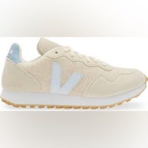 Veja Women's Cream Sneakers